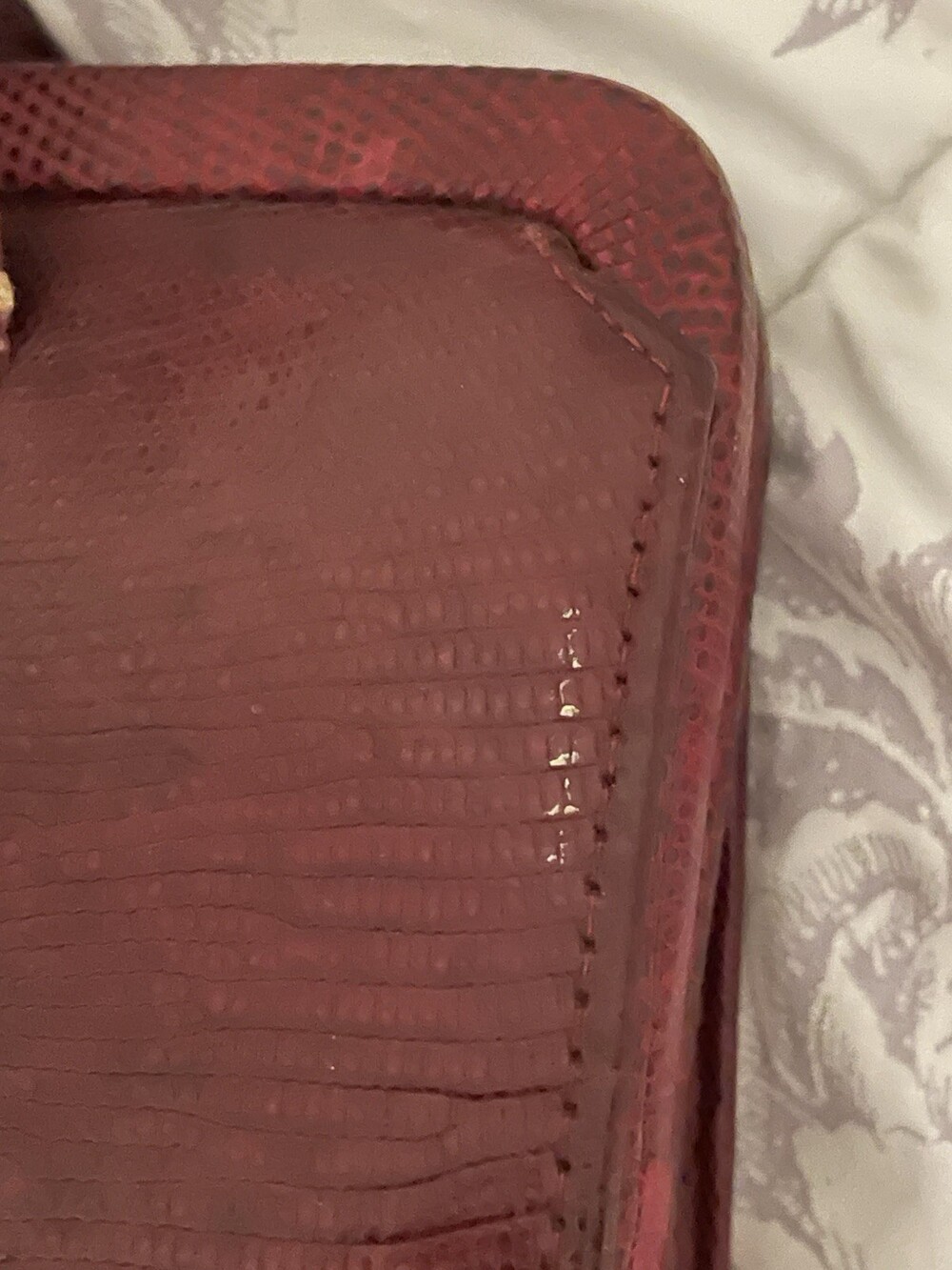 Vintage 1960s est Burgundy Lizard Skin Handbag Gold Clasp Double Handle Purse - Picture 7 of 10